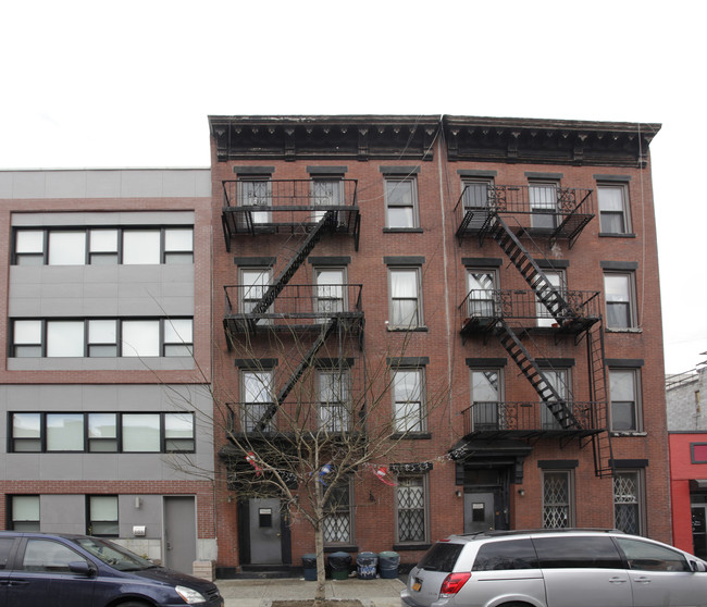 105 Boerum Pl in Brooklyn, NY - Building Photo - Building Photo