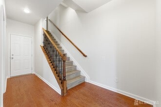 6 Bond St in North Brunswick, NJ - Building Photo - Building Photo