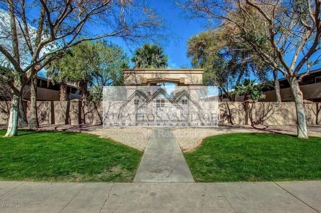 810 E Colter St in Phoenix, AZ - Foto de edificio - Building Photo