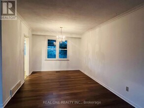 6 Fairhill Crescent in Toronto, ON - Building Photo - Building Photo