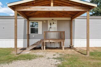 16543 Tremont Dr in Cut And Shoot, TX - Building Photo - Building Photo