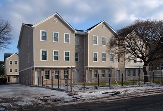 Building 2 of 2 in East Orange, NJ - Foto de edificio - Primary Photo