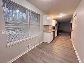 4365 Stonewall Tell Rd in College Park, GA - Building Photo - Building Photo