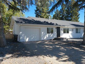 17 E Chestnut St in Hailey, ID - Building Photo