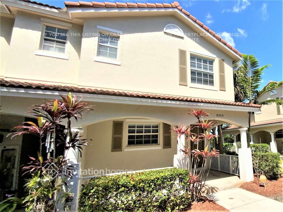 1428 W Wickham Cir in Delray Beach, FL - Building Photo
