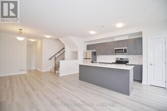 803 Everbloom Ln in Ottawa, ON - Building Photo - Building Photo