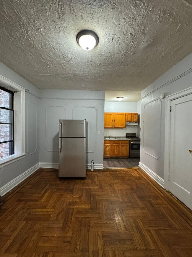 112 Corbin Ave, Unit 101 in Jersey City, NJ - Foto de edificio - Building Photo