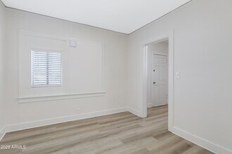 1108 E Portland St in Phoenix, AZ - Foto de edificio - Building Photo