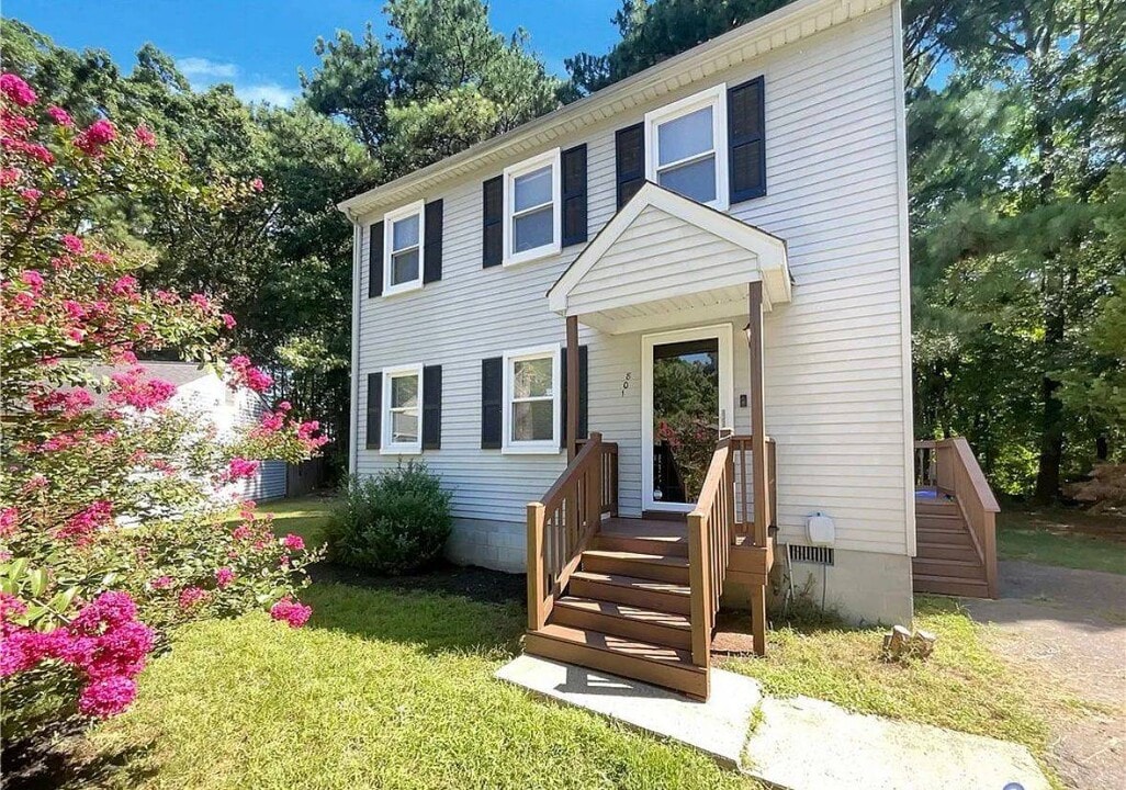 802 Bedrock Ln in Richmond, VA - Building Photo