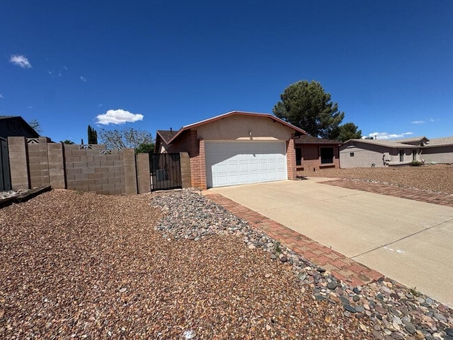 4877 Los Reyes Dr in Sierra Vista, AZ - Building Photo - Building Photo