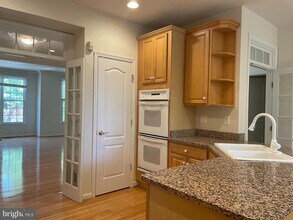 6130 Stonehenge Pl in North Bethesda, MD - Building Photo - Building Photo