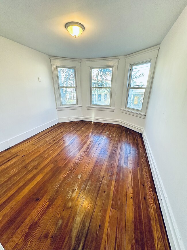 65 Green St, Unit 65 - Downstairs