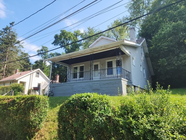 property at 1137 Oakleaf Dr