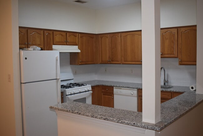 815 Dominick Ct in South Plainfield, NJ - Building Photo - Building Photo