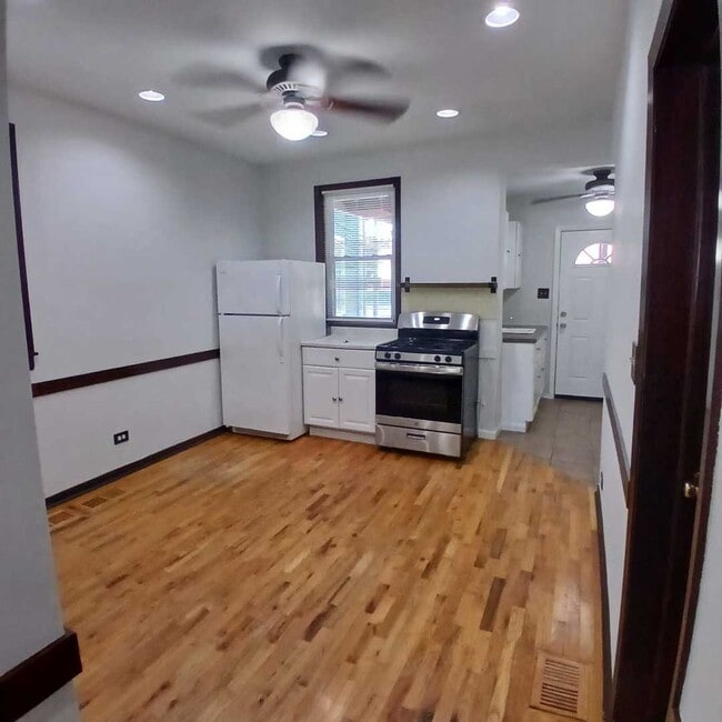 2856 N Western Ave, Unit 1