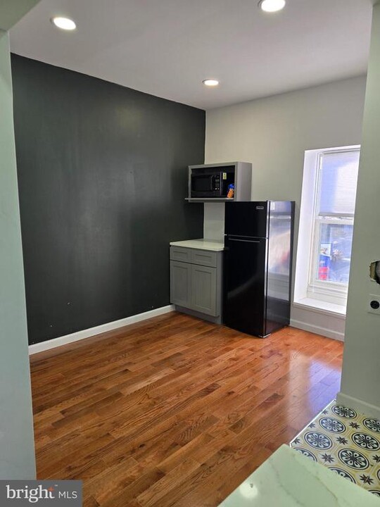 141 W Fisher Ave in Philadelphia, PA - Building Photo