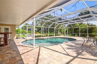 1687 N Flossmoor Rd in Ft. Myers, FL - Building Photo - Building Photo