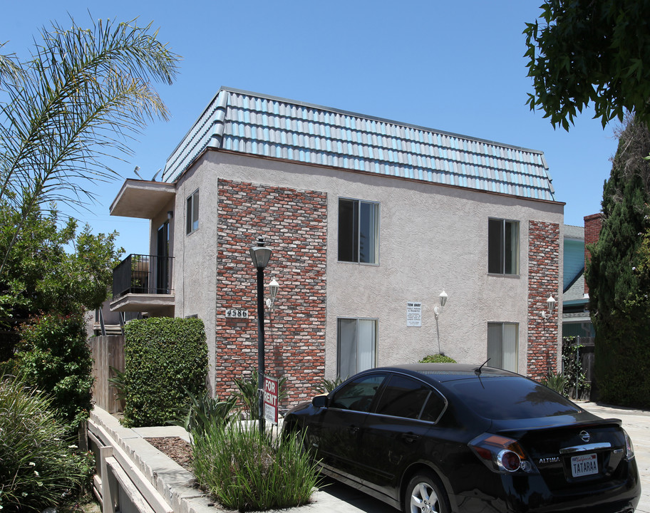 4586 Hawley Blvd in San Diego, CA - Building Photo