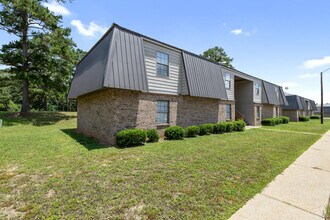 Eastgate Landing Apartments in Ozark, AL - Building Photo - Building Photo