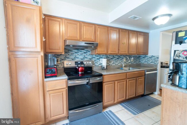 6413 Blarney Stone Ct in Springfield, VA - Building Photo - Building Photo