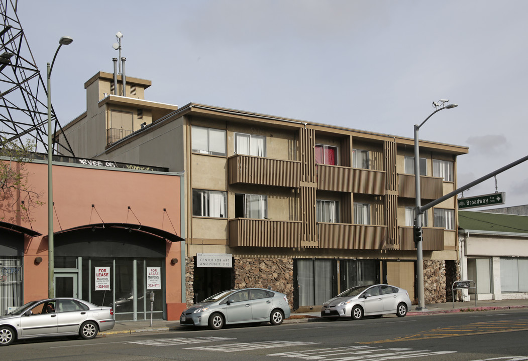 5275 College Ave in Oakland, CA - Building Photo