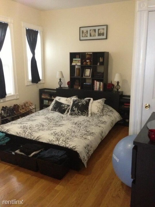 208 Maverick St-Unit -Apt 2F in Boston, MA - Building Photo