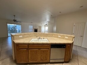1946 E Sandalwood Ave in Tulare, CA - Building Photo - Building Photo