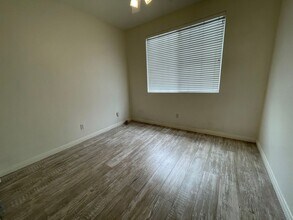 2300 Jeans Ct in Signal Hill, CA - Building Photo - Building Photo