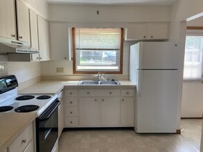 4158 Woodbine Ter in Erie, PA - Building Photo - Building Photo