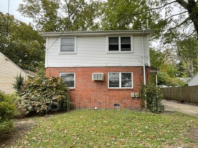1209 Hullview Ave in Norfolk, VA - Building Photo - Building Photo