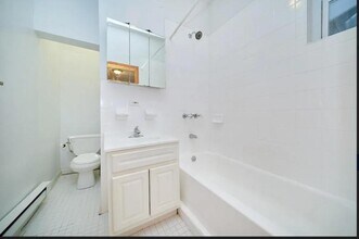 454 9th Ave in New York, NY - Building Photo - Building Photo
