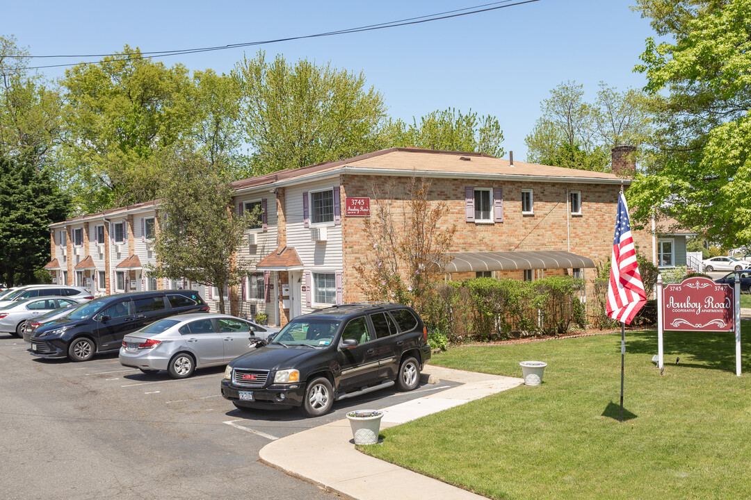 3745 Amboy Rd in Staten Island, NY - Building Photo