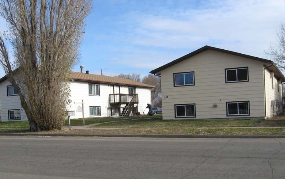 307-309 N 18th St in Bismarck, ND - Foto de edificio