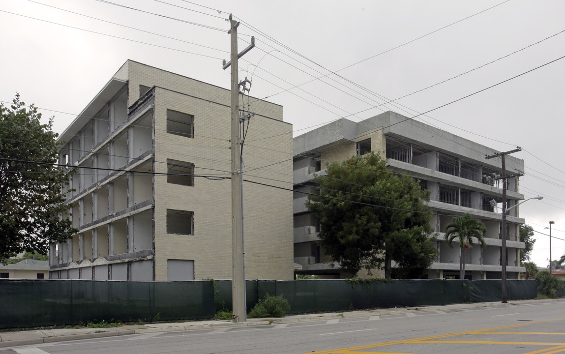 Z Palm Beach Residences in West Palm Beach, FL - Building Photo