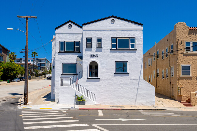 Curlew and Juniper Apartments in San Diego, CA - Building Photo - Building Photo