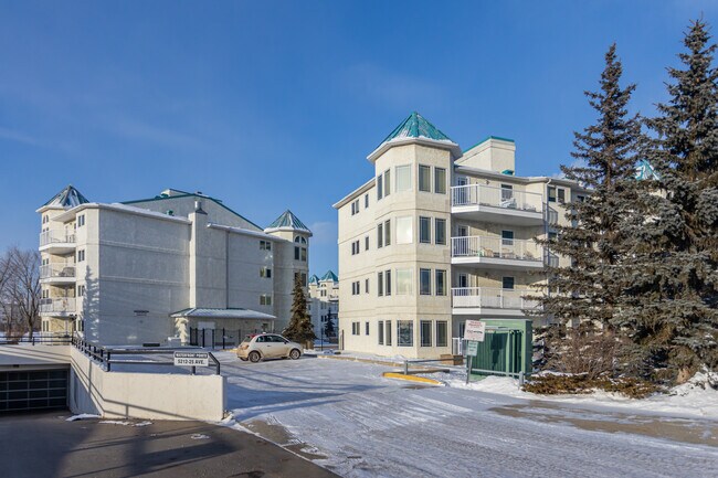 5204 25 Ave NW in Edmonton, AB - Building Photo - Building Photo