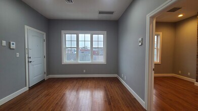 100 Griffith St, Unit 3L in Jersey City, NJ - Foto de edificio - Building Photo