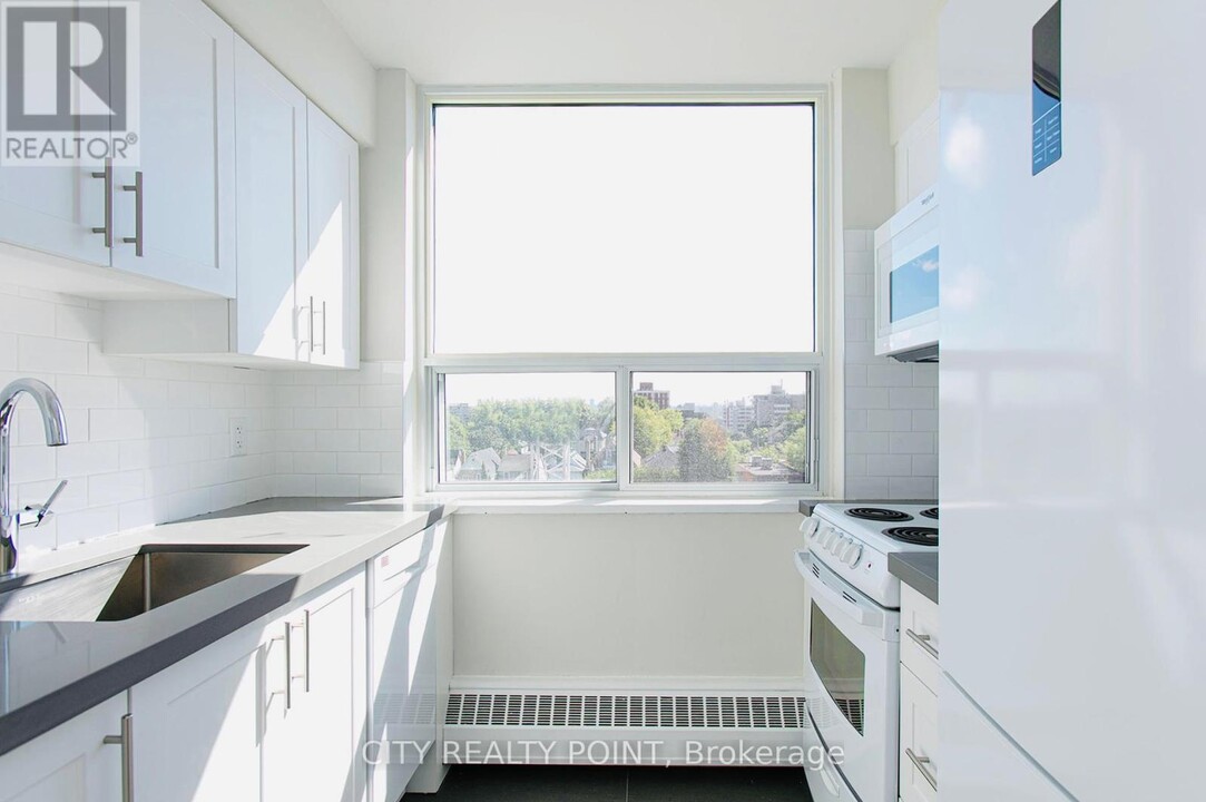 490-490 Eglinton Ave E in Toronto, ON - Building Photo