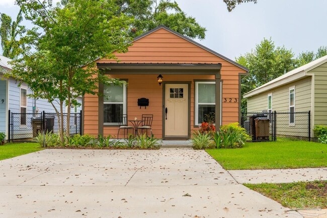 323 N Reus St in Pensacola, FL - Building Photo - Building Photo