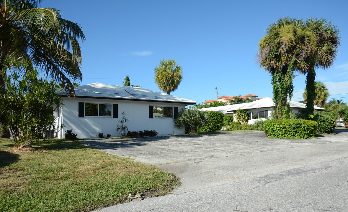 1837 SE 1st St in Deerfield Beach, FL - Foto de edificio