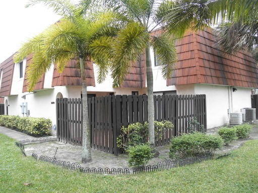 2221 White Pine Cir-Unit -B in Greenacres, FL - Building Photo