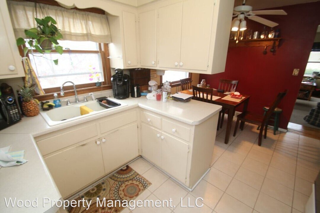7045 Milwaukee Ave in Wauwatosa, WI - Building Photo