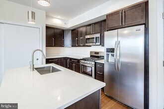 934 S 5th St in Philadelphia, PA - Building Photo - Building Photo