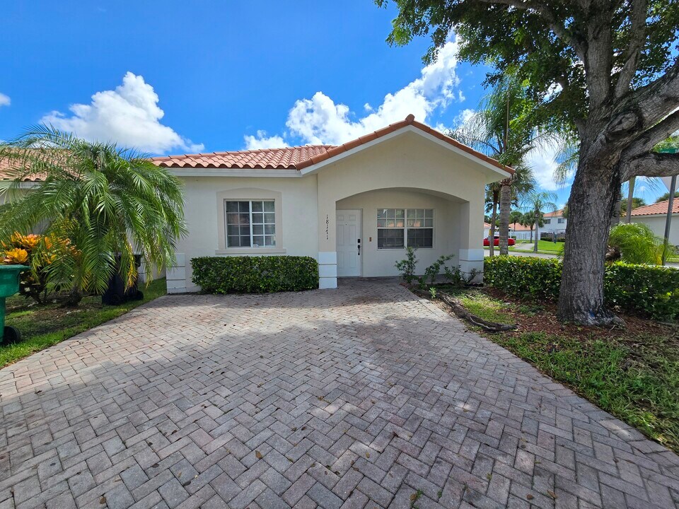 18171 SW 109th Pl in Miami, FL - Foto de edificio