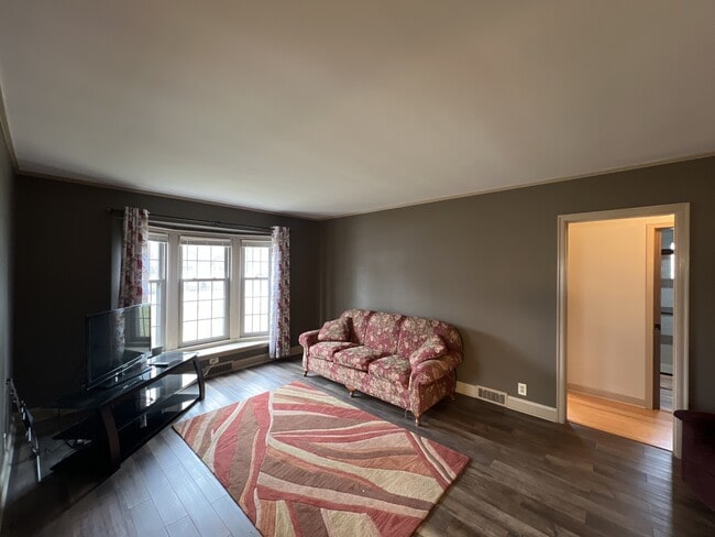 property at 1131 Colonial Dr E