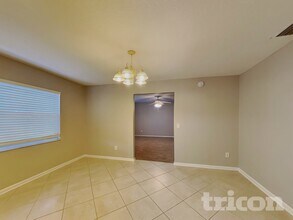 2018 Whispering Sands Ct in Dover, FL - Building Photo - Building Photo