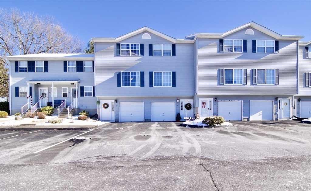 65 Waters Edge Dr-Unit -65 in Ludlow, MA - Building Photo