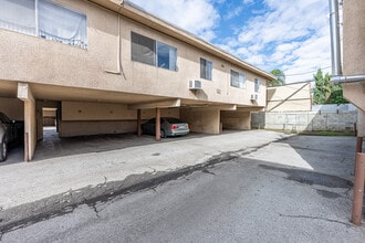 AJ Apartments in Pomona, CA - Foto de edificio - Building Photo
