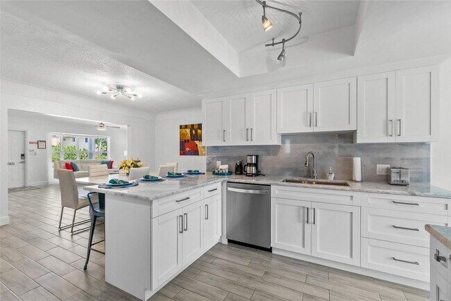 2626 NE 49th St in Fort Lauderdale, FL - Building Photo - Building Photo