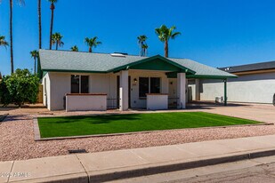 2351 E Pebble Beach Dr in Tempe, AZ - Building Photo